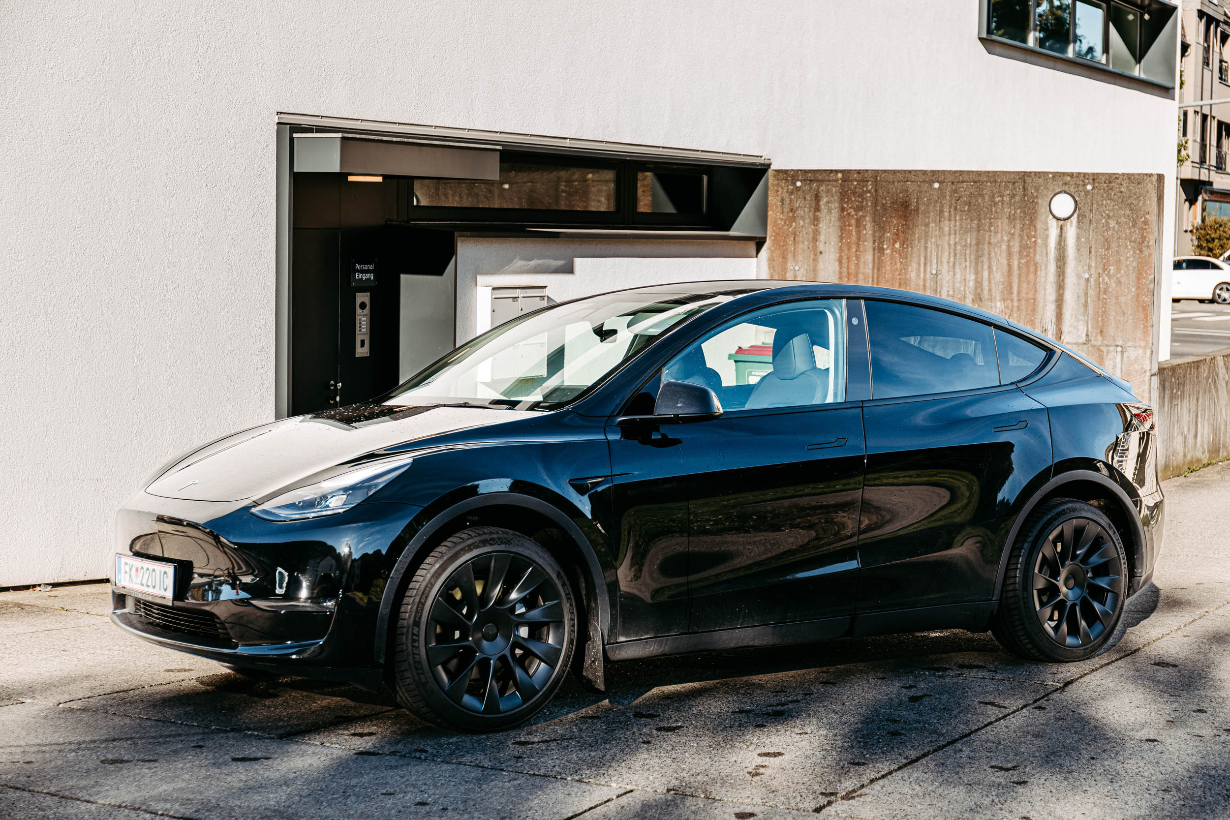 Tesla Model Y in Vorarlberg mieten
